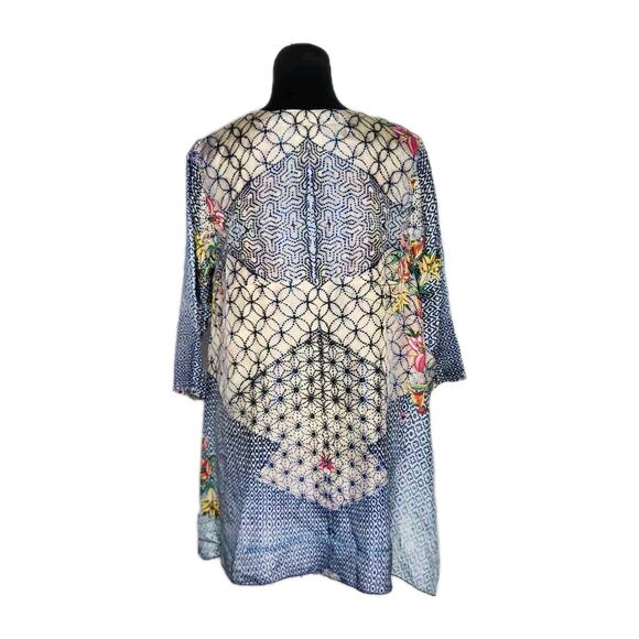 Johnny Was 100% Silk Geometric Floral Print Tunic Size Small Boho Ethnic Resort - Picture 3 of 7